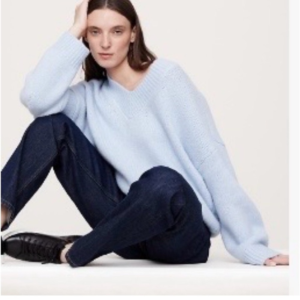 Banana Republic Women's Light Blue V-Neck Sweater